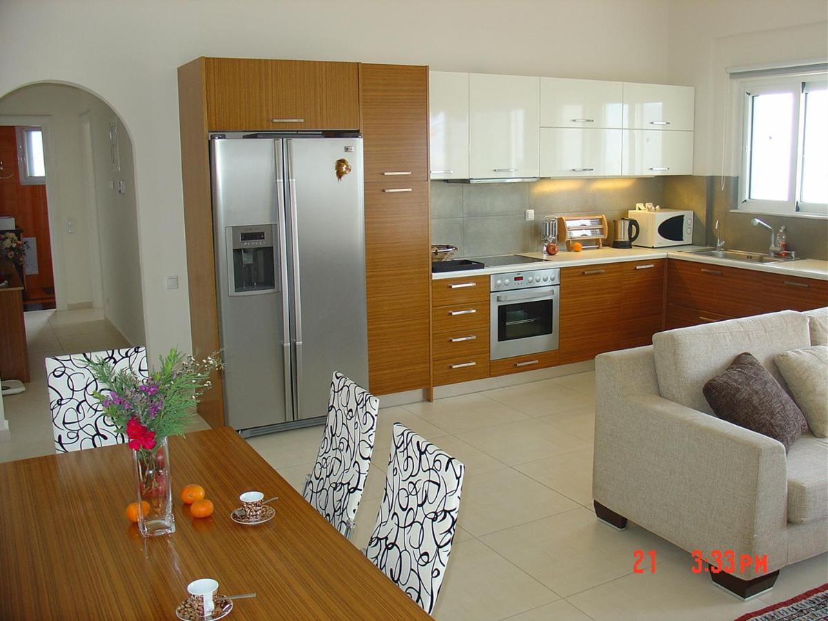 Verga First Floor Apartment Exterior photo